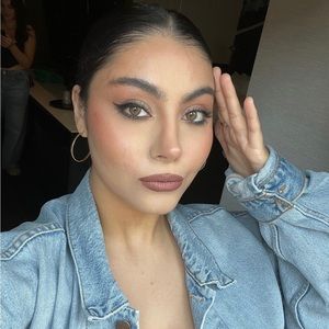 Meet your Posher, Mara